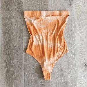 Super cute tie dye bodysuit. Tube top ribbed style with bottom closure.